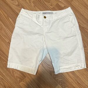 Old Navy ladies Bermuda short.
